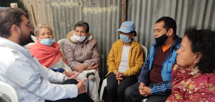 Cristhian, el líder que transforma la vida de los adultos mayores