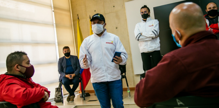 Vendedores formales e informales de la Calle 13 firman pacto por la convivencia, la no violencia y la seguridad 