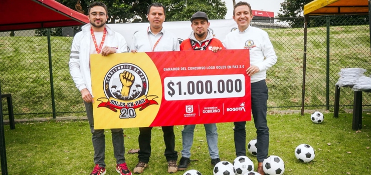 Secretaría de Gobierno entrega el premio al ganador del nuevo logo de Goles en Paz 2.0
