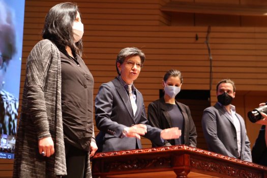 Alcaldesa Claudia López sancionó el Plan de Desarrollo de Bogotá e instaló el Comité de Garantía de Transparencia