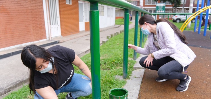 Vecinos y Distrito embellecen el parque Quirigua para recibir la navidad