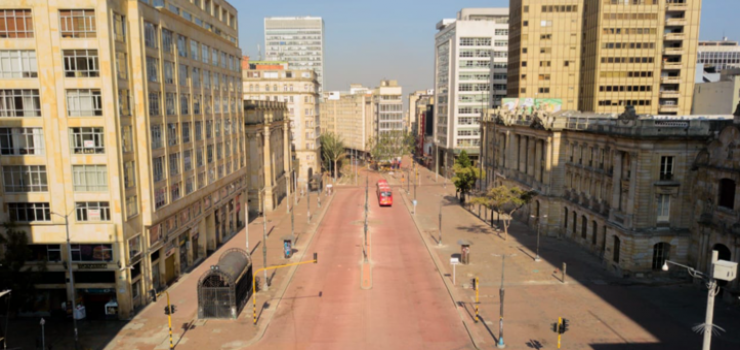 Foto de ciudad sin personas La mayoría de los bogotanos están cumpliendo la cuarentena general