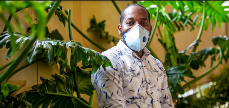 Foto de hombre afro utilizando tapabocas Conmemoramos el Día de la Afrocolombianidad