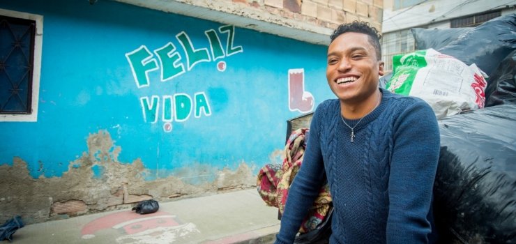 El ‘Parcero’ que pasó de reciclador a ensamblador de carros