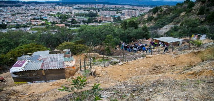 Fijan plazo para desmonte de estructuras ilegales en el cerro de Usaquén