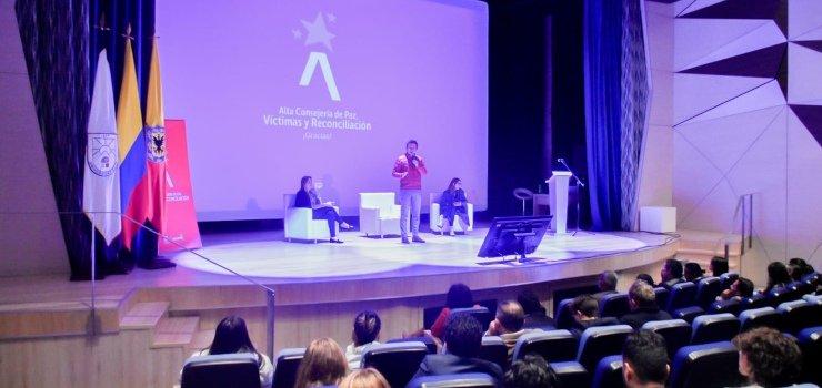 La Alcaldía de Bogotá destinará más de ocho mil millones de pesos al año para avanzar en la construcción de la política de paz La Alcaldía de Bogotá destinará más de ocho mil millones de pesos al año para avanzar en la construcción de la política de paz