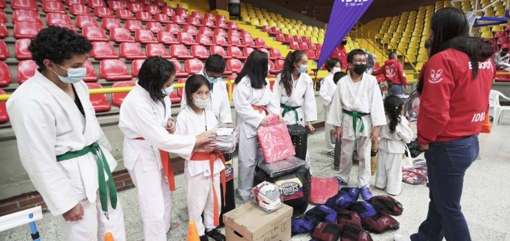 Más de 10 mil niños se benefician con inversión del Distrito de $4 mil millones en implementos deportivos Más de 10 mil niños se benefician con inversión del Distrito de $4 mil millones en implementos deportivos