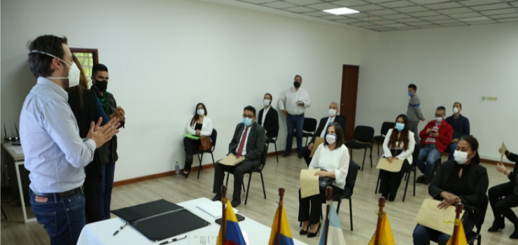 Secretario de Gobierno preside acto de nacionalización de 10 extranjeros 