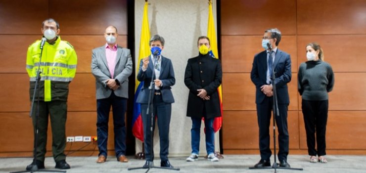 Foto de la Alcaldesa de Bogotá Doctora Claudia López, el Secretario de Gobierno y miembros del Gabinete y la Policía Nuevos puestos de policía, control al servicio de domicilios y equipos de reacción para apoyo de frentes de seguridad: acciones de Alcaldía y Policía contra la delincuencia en Bogotá