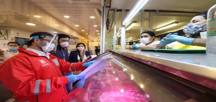 Foto Secretario Distrital de Gobierno Doctor Luis Ernesto Gómez en Plaza de Mercado