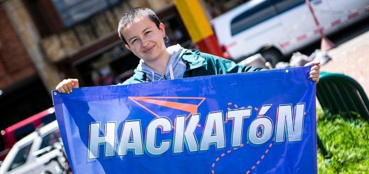 Vivian, la dibujante que aporta desde su arte a las estrategias Parceros y Hackatón